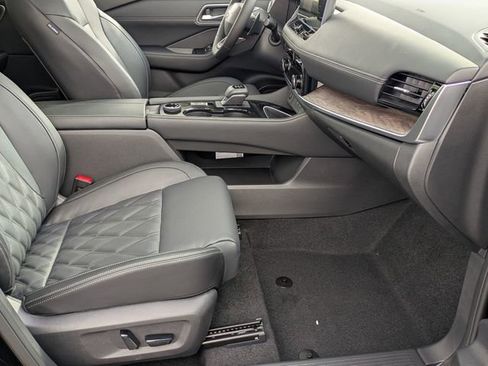 New 2026 Nissan Rogue Platinum w/ Platinum Premium Package image 32