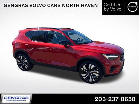 Certified 2025 Volvo XC40 B5 Ultra AWD/4WD image 1