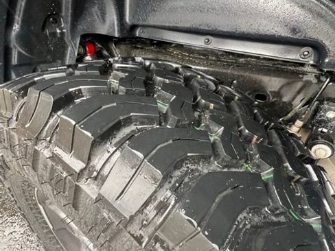 Used 2023 Jeep Gladiator Rubicon w/ Cold Weather Group image 9