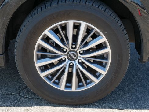 Used 2024 Nissan Armada SL w/ Captain's Chairs Package image 5