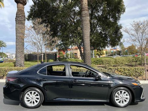 Used 2021 Toyota Camry LE image 15