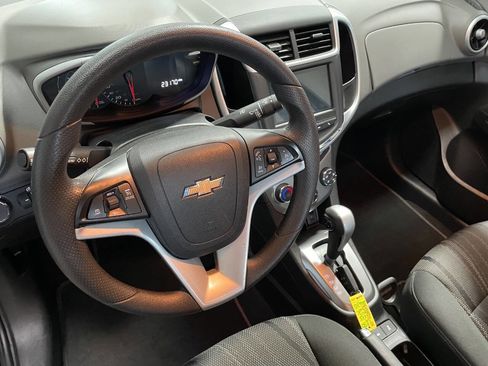 Used 2017 Chevrolet Sonic LT image 5