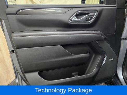 Used 2022 GMC Yukon XL AT4 w/ Technology Package AWD/4WD image 13