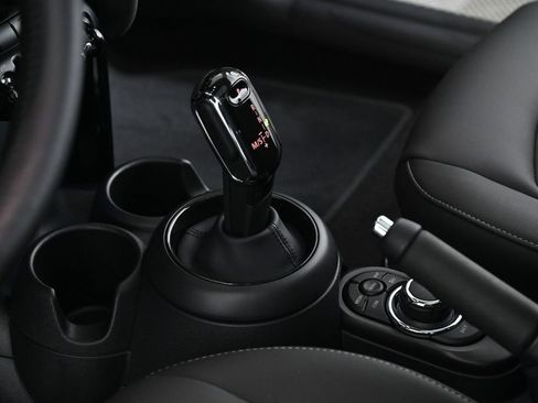 Certified 2023 MINI Cooper 4-Door Hardtop image 16