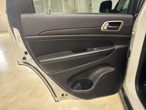 Used 2015 Jeep Grand Cherokee Laredo w/ Quick Order Package 23E AWD/4WD image 35