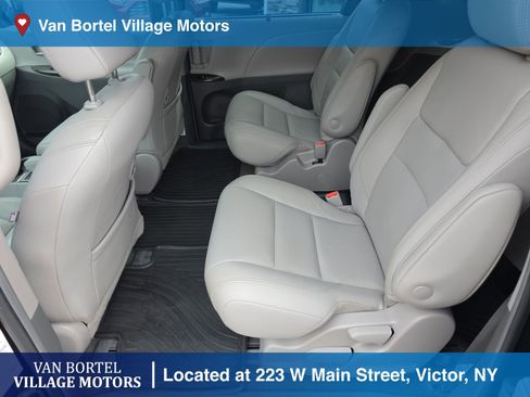 Used 2018 Toyota Sienna XLE w/ XLE Navigation Package image 26