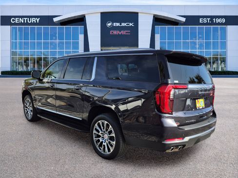 Used 2025 GMC Yukon XL Denali AWD/4WD image 6