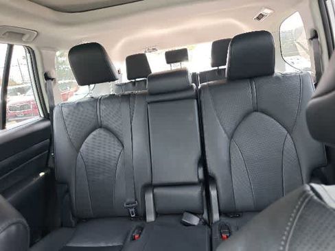 Used 2024 Toyota Grand Highlander Limited image 3