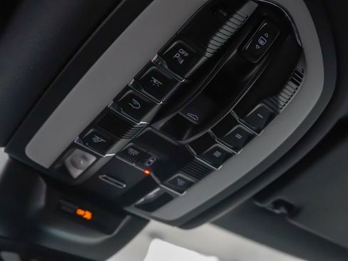 Certified 2026 Porsche Macan AWD/4WD image 28