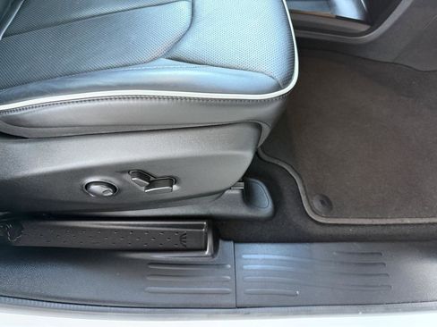 Used 2023 Chrysler Pacifica Limited w/ S Appearance Package image 33