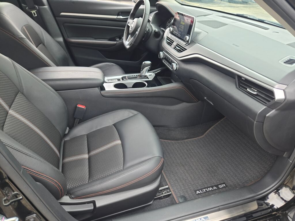 Used 2025 Nissan Altima 2.5 SR AWD/4WD image 7