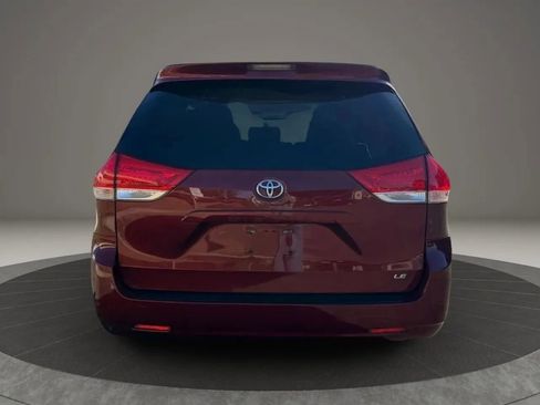 Used 2012 Toyota Sienna LE image 6