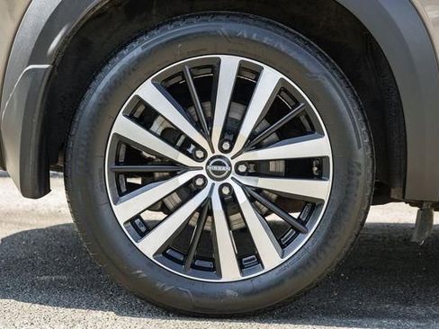 Used 2024 Nissan Pathfinder Platinum w/ Black Appearance Package image 22