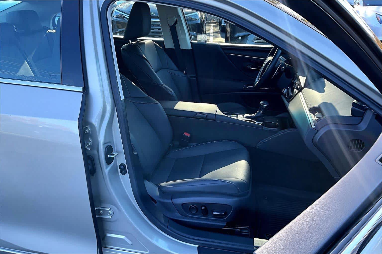 Used 2024 Lexus ES 350 w/ Premium Package FWD image 29