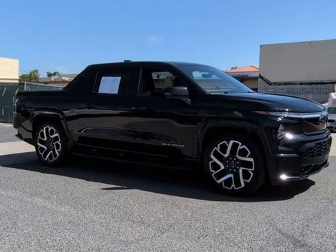 Certified 2024 Chevrolet Silverado EV RST AWD/4WD image 3