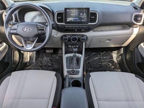 Used 2025 Hyundai Venue SEL FWD image 24