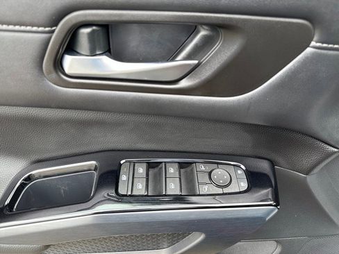 Used 2024 Nissan Pathfinder SL image 13