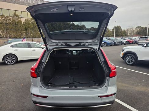 Used 2025 Volvo V60 B5 Cross Country Plus image 33