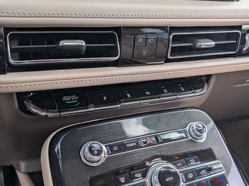 Used 2023 Lincoln Nautilus Reserve image 22