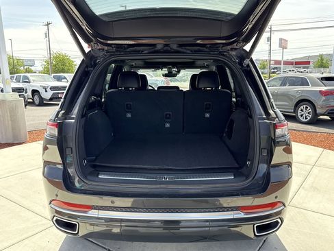 Used 2023 Jeep Grand Cherokee Summit w/ Luxury Tech Group V AWD/4WD image 6