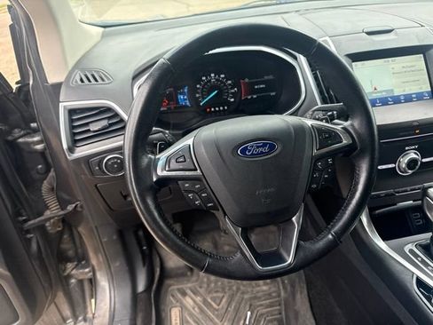 Used 2017 Ford Edge Titanium w/ Technology Package AWD/4WD image 13