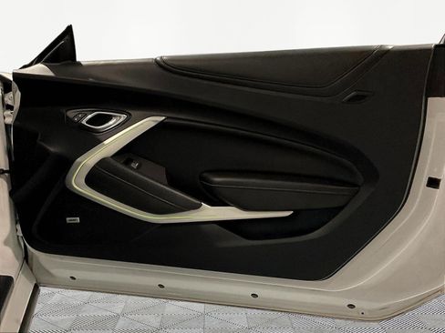 Used 2017 Chevrolet Camaro SS RWD image 26