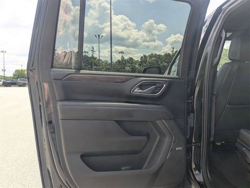 Used 2023 Chevrolet Suburban LT RWD image 24