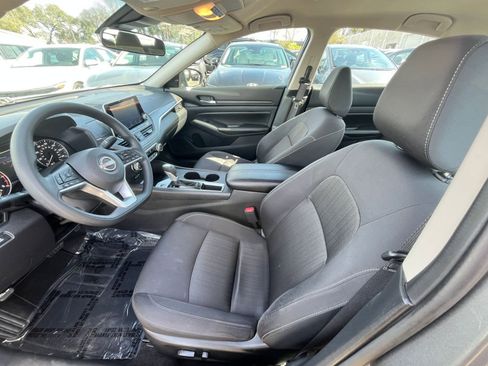Used 2025 Nissan Altima 2.5 SV image 27