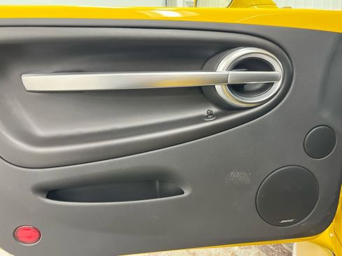 Used 2004 Chevrolet SSR w/ Preferred Equipment Group RWD image 19