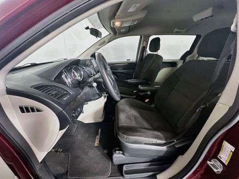 Used 2018 Dodge Grand Caravan SE FWD image 13