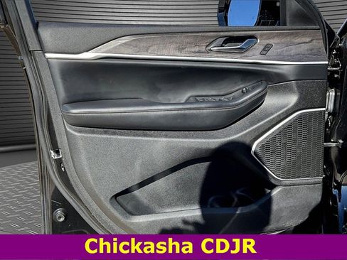 Used 2022 Jeep Grand Cherokee L Limited image 19