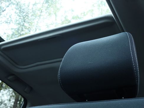 Used 2017 Subaru Forester 2.5i Premium image 18