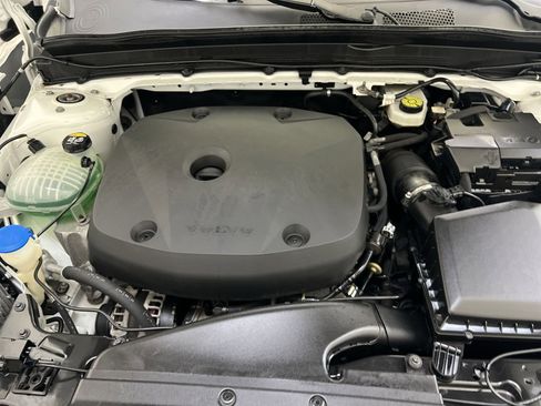 Used 2021 Volvo XC40 T5 Momentum w/ Premium Package image 26