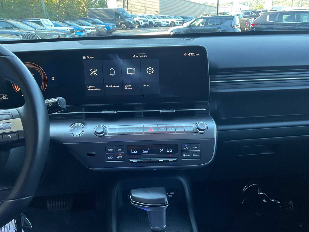 Used 2025 Hyundai Kona SEL AWD/4WD image 16