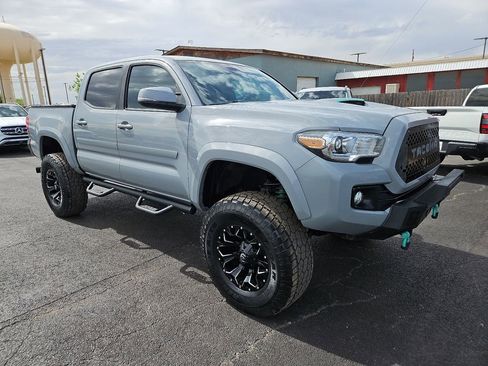 Used 2019 Toyota Tacoma TRD Sport w/ Technology Package AWD/4WD image 10
