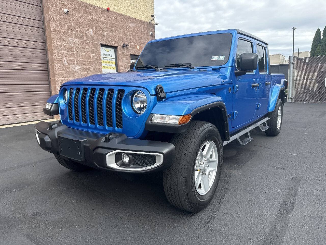 Used 2022 Jeep Gladiator Sport AWD/4WD image 4
