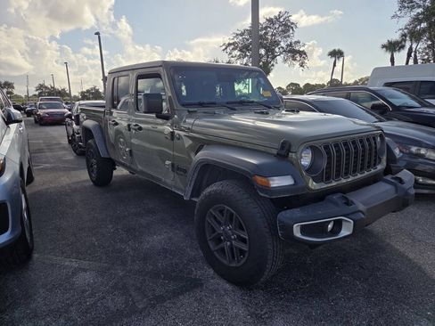 Used 2026 Jeep Gladiator Sport AWD/4WD image 2