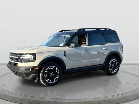 Used 2024 Ford Bronco Sport Outer Banks w/ Tech Package AWD/4WD image 4
