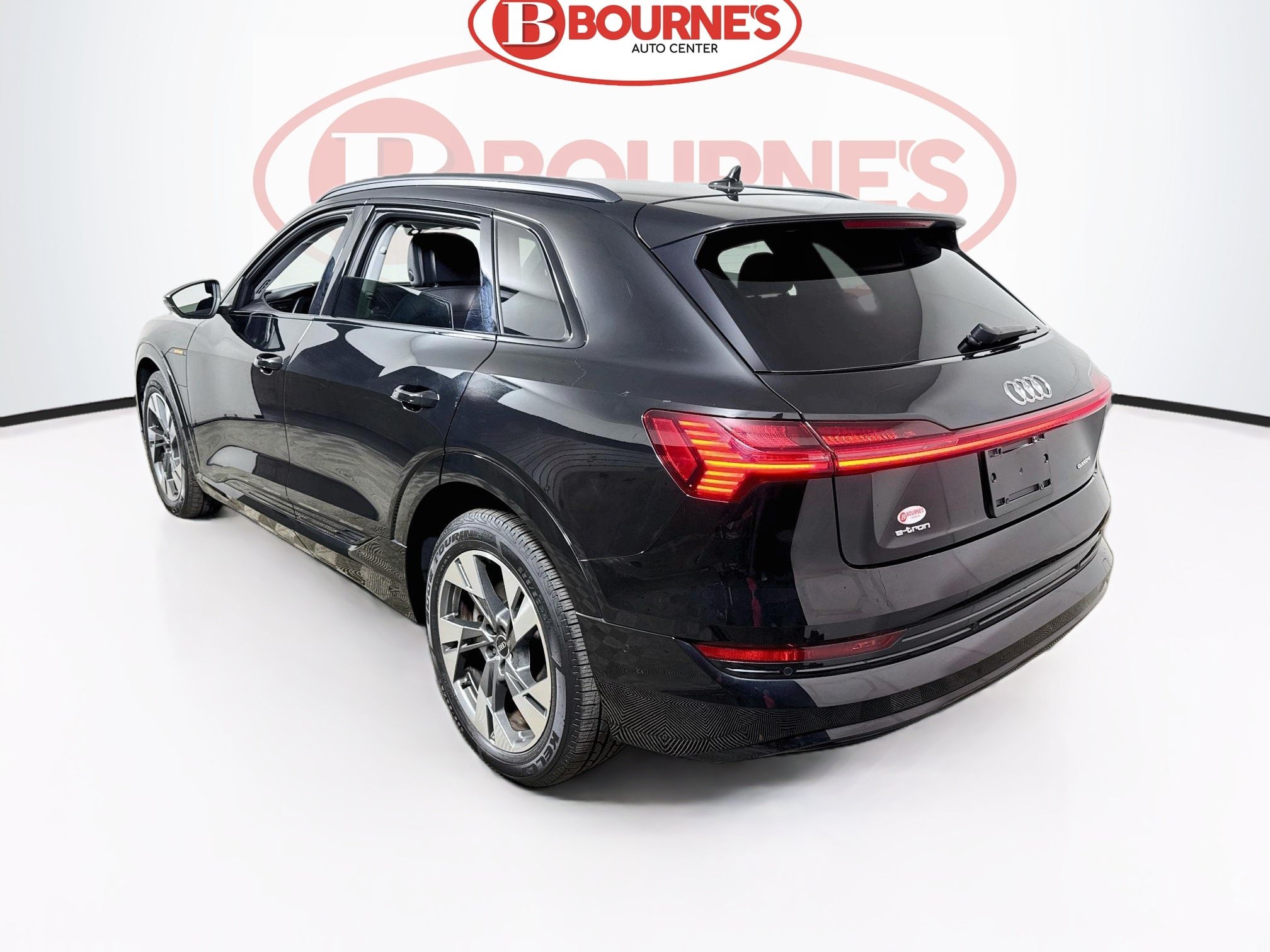 Used 2021 Audi e-tron Premium w/ Convenience Plus Package AWD/4WD image 9