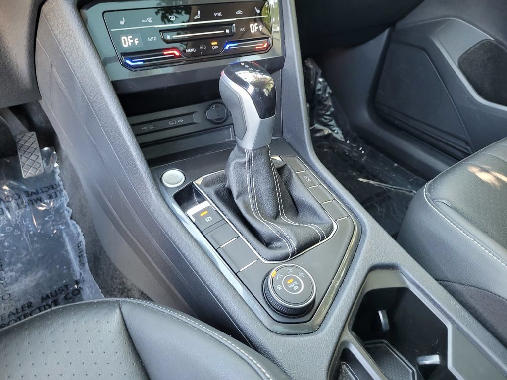 Used 2023 Volkswagen Tiguan SE AWD/4WD image 21