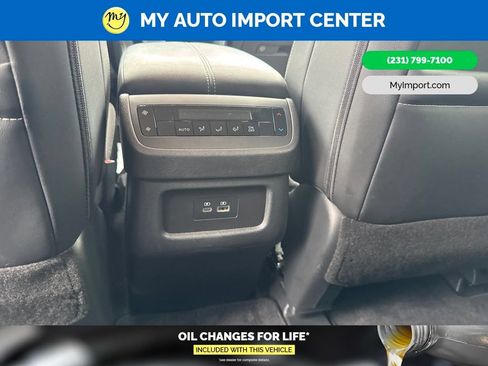 Used 2025 Nissan Pathfinder SL AWD/4WD image 26