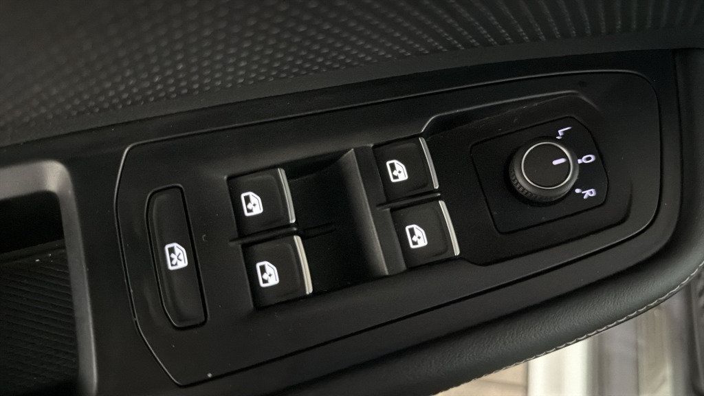 Used 2024 Volkswagen Atlas SE FWD image 15
