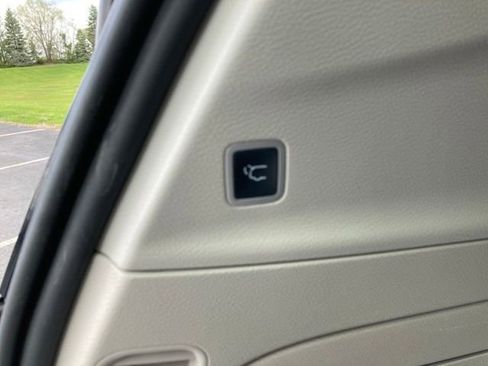 Used 2019 Chrysler Pacifica Limited FWD image 27