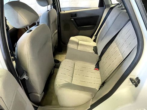 Used 2010 Ford Focus SE image 22
