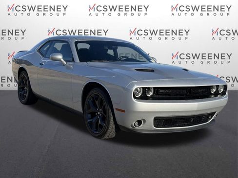 Used 2020 Dodge Challenger SXT w/ Blacktop Package image 7