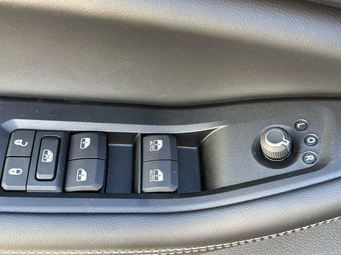 New 2025 Jeep Grand Cherokee Altitude image 17