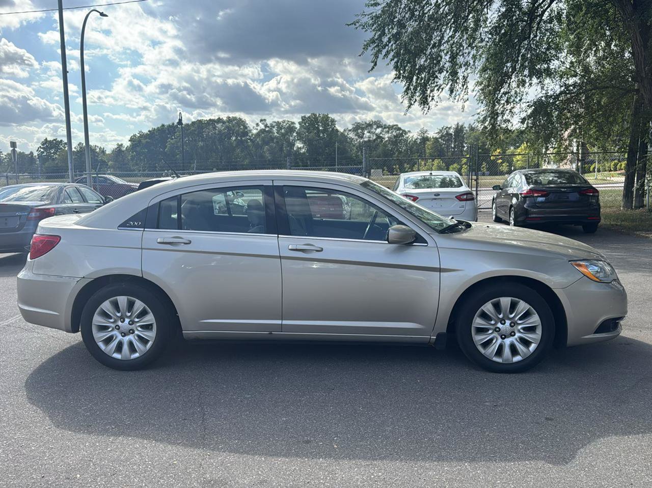 Used 2014 Chrysler 200 LX FWD image 4