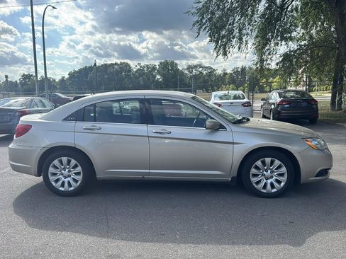 Used 2014 Chrysler 200 LX FWD image 4
