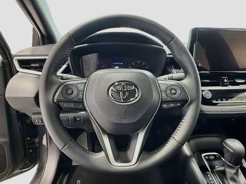 Used 2025 Toyota Corolla SE FWD image 9