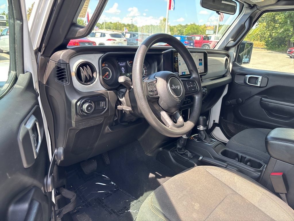 Used 2024 Jeep Wrangler Unlimited Sport AWD/4WD image 6